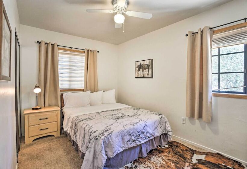 Hot Tub & Deck: Big Bear Gem Near Resorts!