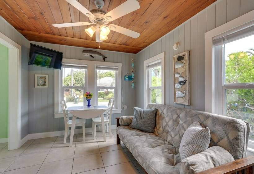 Bradenton Beach Home W/ Outdoor Bar & Heated Pool!