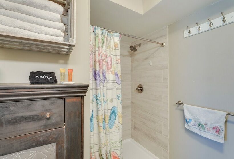 Bradenton Beach Home W/ Outdoor Bar & Heated Pool!