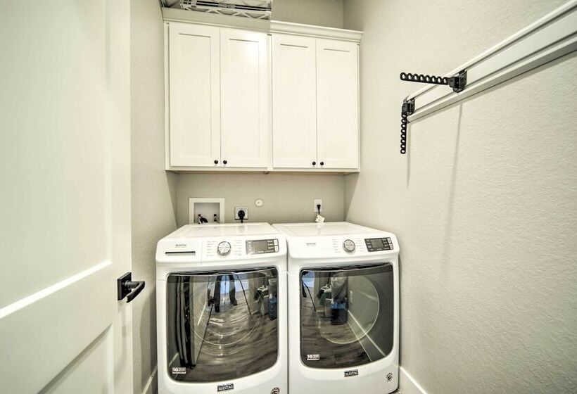 Brand New Modern Canyon Lake Escape W/ Fire Pit!