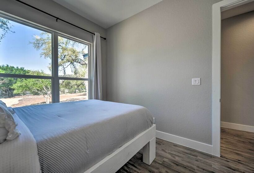 Brand New Modern Canyon Lake Escape W/ Fire Pit!