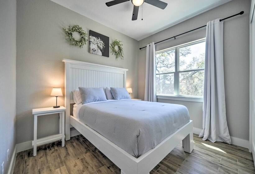 Brand New Modern Canyon Lake Escape W/ Fire Pit!