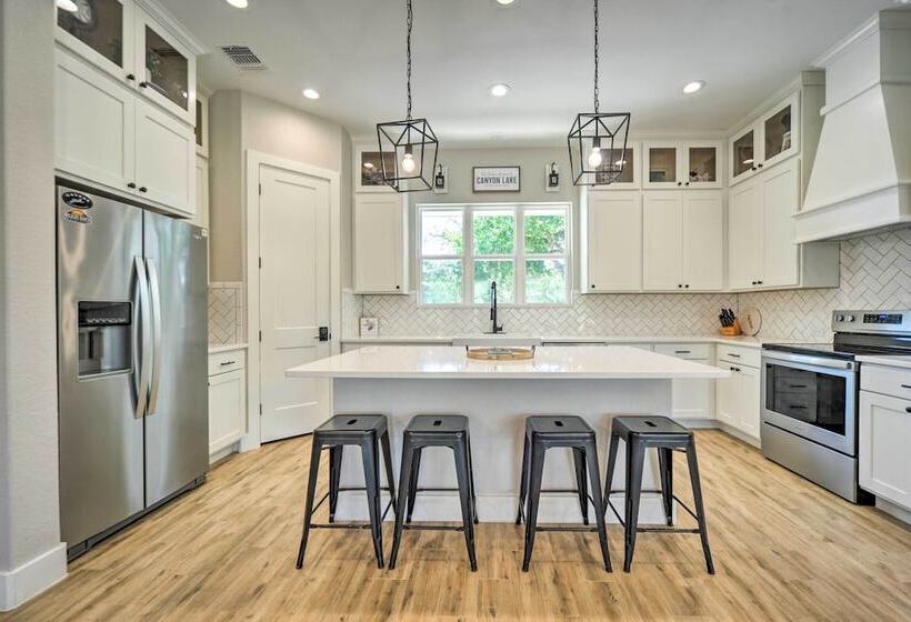 Brand New Modern Canyon Lake Escape W/ Fire Pit!