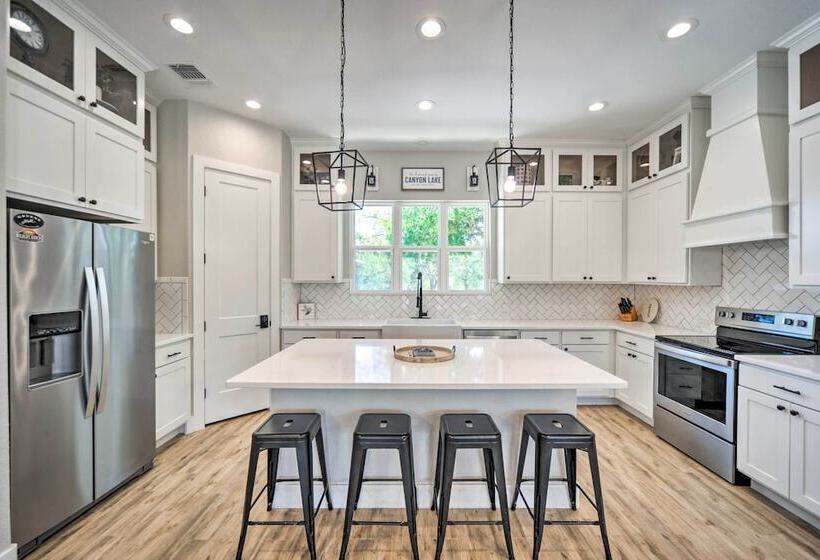 Brand New Modern Canyon Lake Escape W/ Fire Pit!