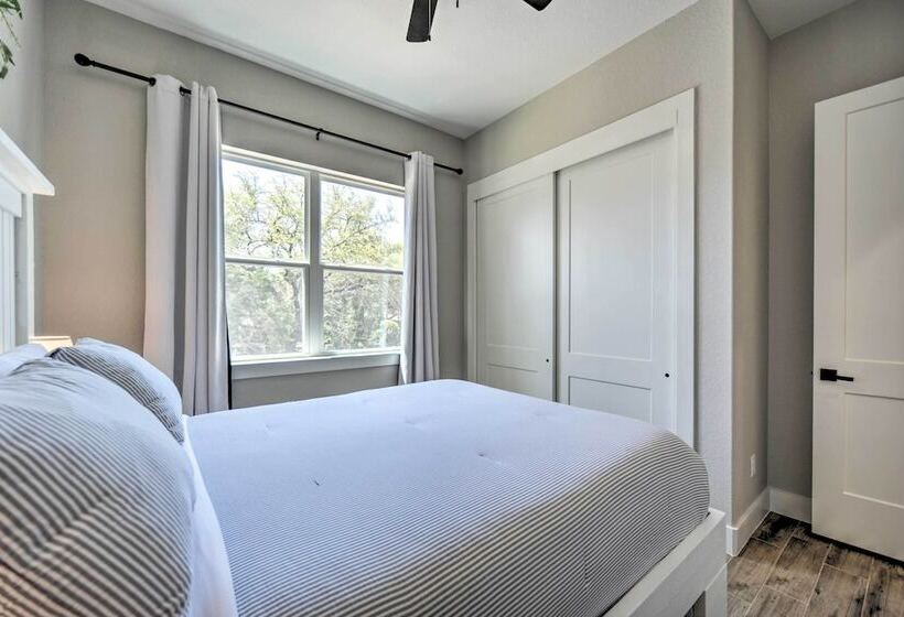 Brand New Modern Canyon Lake Escape W/ Fire Pit!