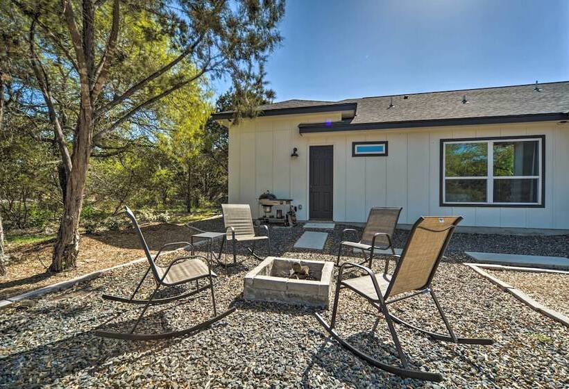 Brand New Modern Canyon Lake Escape W/ Fire Pit!