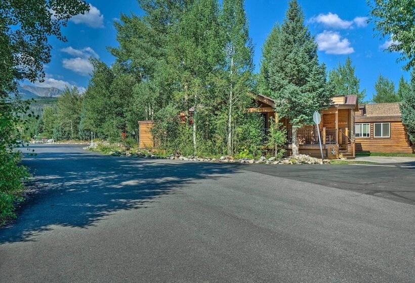 Close To Skiing: Cabin W/ Pool Access In Breck