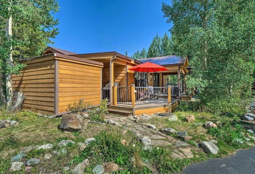 Close To Skiing: Cabin W/ Pool Access In Breck