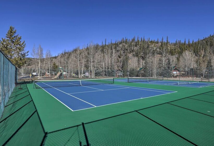 Close To Skiing: Cabin W/ Pool Access In Breck