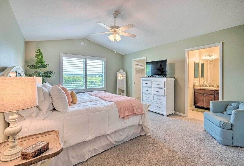 Bright Florida Home Near Tons Of Golf Courses