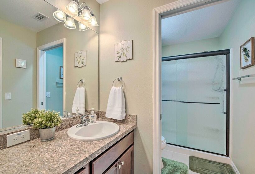 Bright Florida Home Near Tons Of Golf Courses