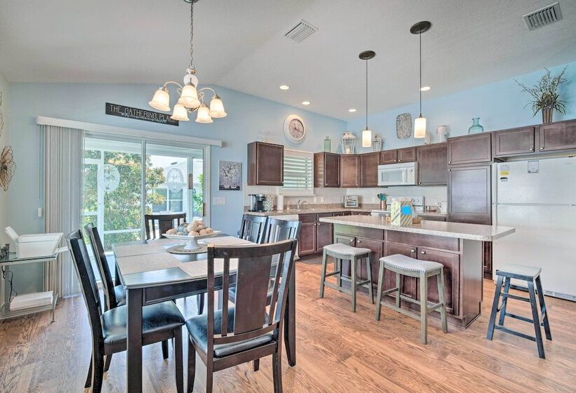 Bright Florida Home Near Tons Of Golf Courses