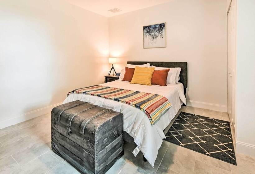 Bright, Pet Friendly Retreat In Avon Park!