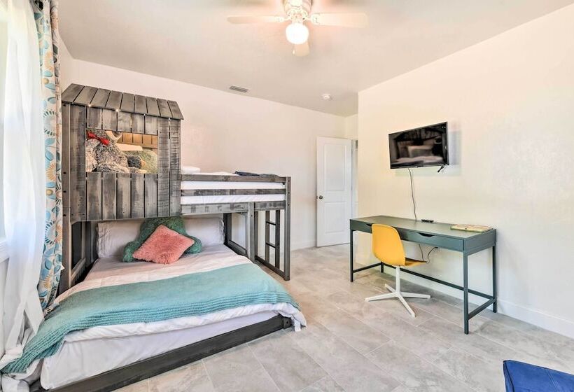Bright, Pet Friendly Retreat In Avon Park!