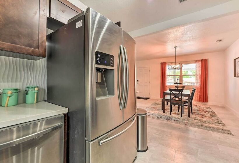 Bright, Pet Friendly Retreat In Avon Park!