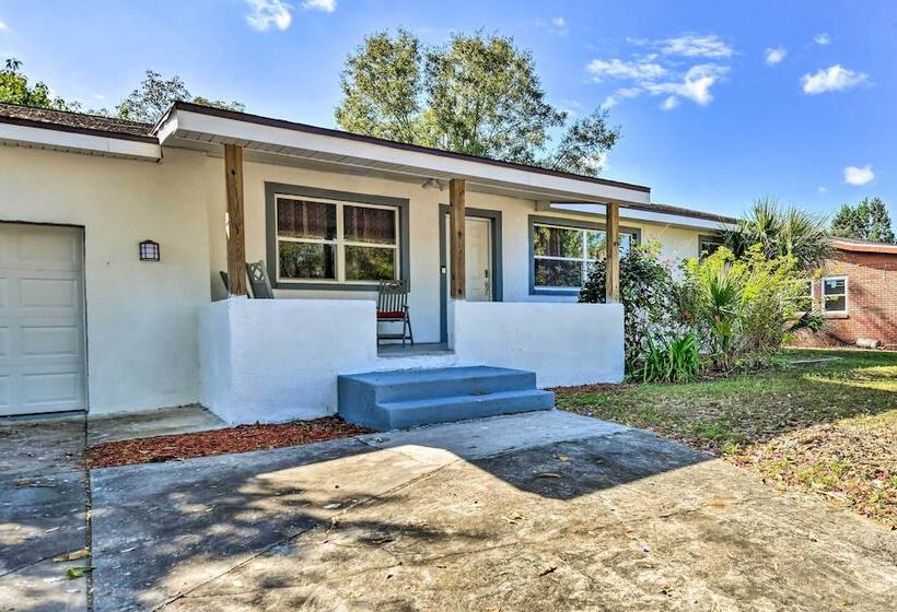 Bright, Pet Friendly Retreat In Avon Park!