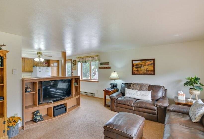 Ranch Style Retreat In Downtown Buena Vista!