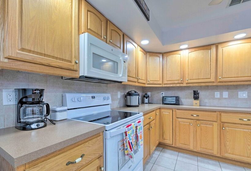 Brooksville Home W/ Lanai ~ 15 Min To Downtown!