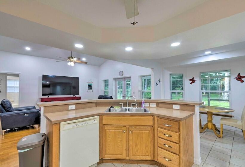 Brooksville Home W/ Lanai ~ 15 Min To Downtown!