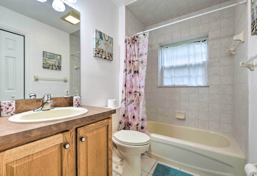 Brooksville Home W/ Lanai ~ 15 Min To Downtown!