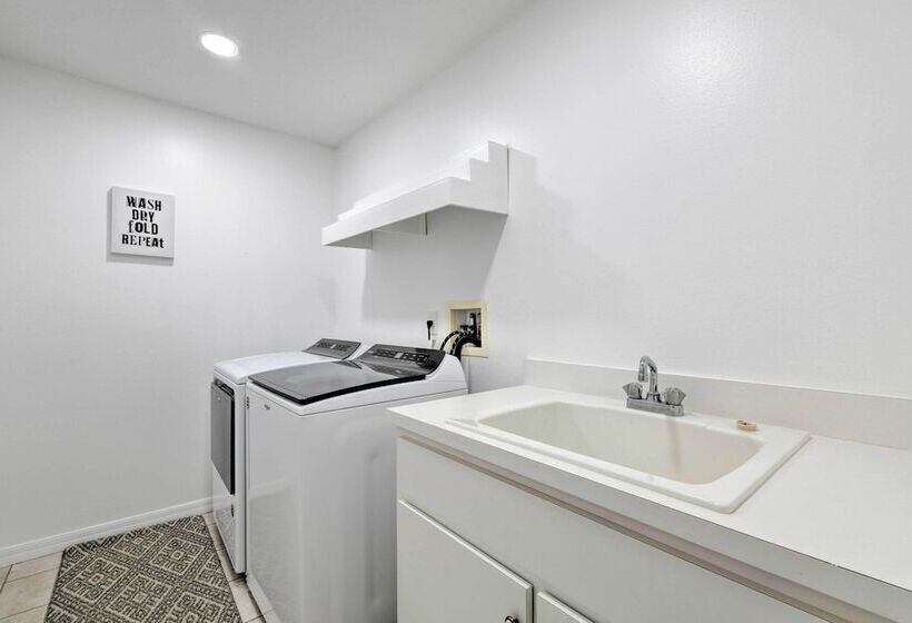 Brooksville Home W/ Lanai ~ 15 Min To Downtown!