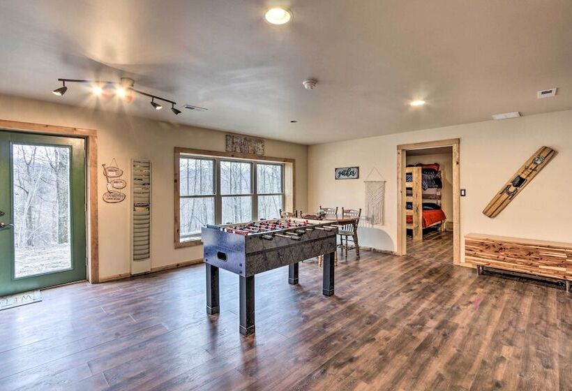 Butler Cabin On 19 Acres W/ Hot Tub & Fire Pit!