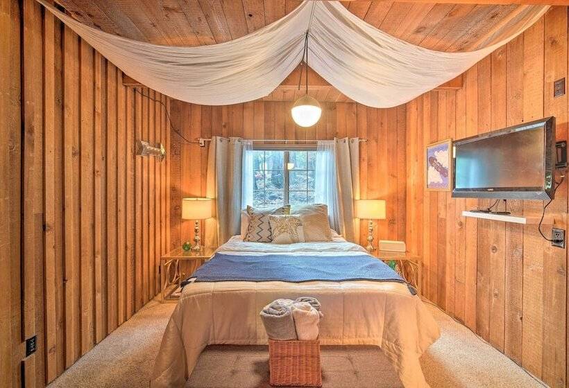 Cabin Vacation Rental: 4 Mi To Lake Arrowhead