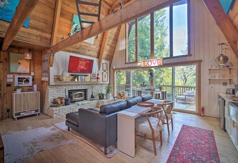 Cabin Vacation Rental: 4 Mi To Lake Arrowhead