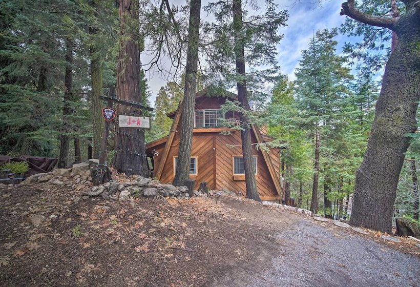 Cabin Vacation Rental: 4 Mi To Lake Arrowhead