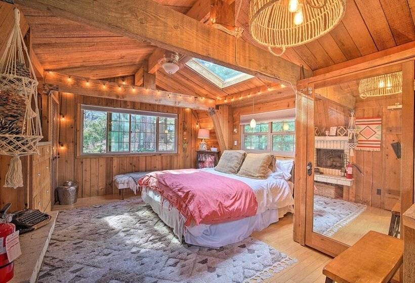 Cabin Vacation Rental: 4 Mi To Lake Arrowhead