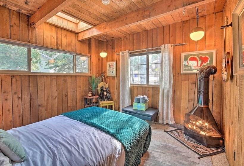 Cabin Vacation Rental: 4 Mi To Lake Arrowhead