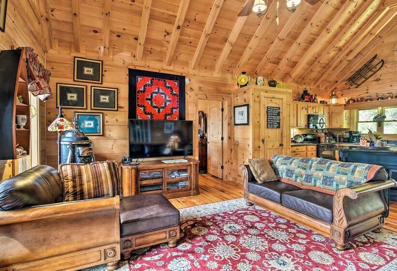 Cabin W/ Bbq + Games   Walk To Blue Ridge Parkway!