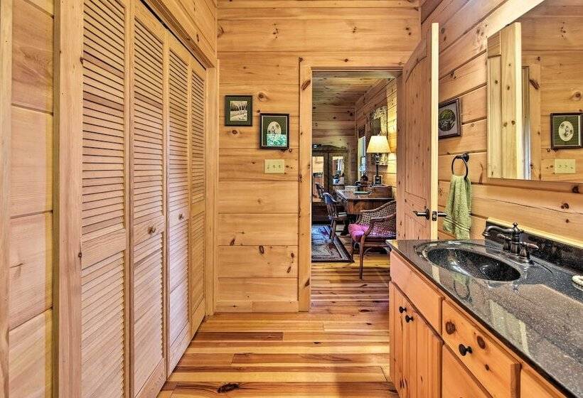 Cabin W/ Bbq + Games   Walk To Blue Ridge Parkway!