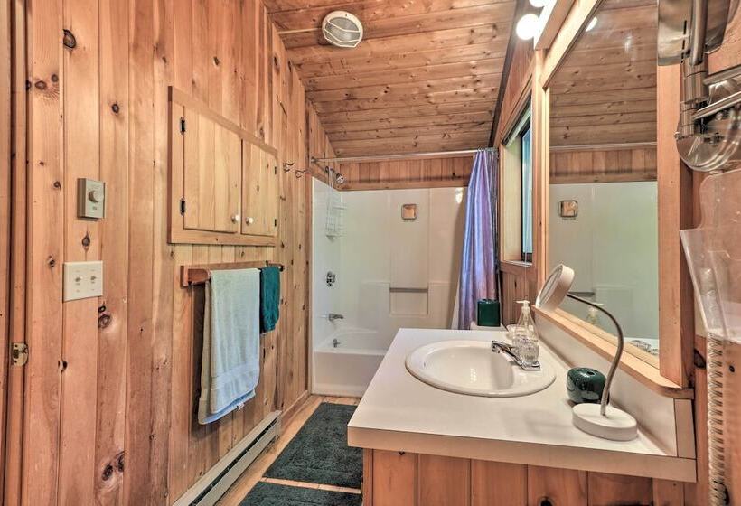 Cabin W/ 3 Acres, Tennis Courts: By 4 Ski Mtns