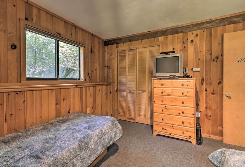 Cabin W/ 3 Acres, Tennis Courts: By 4 Ski Mtns