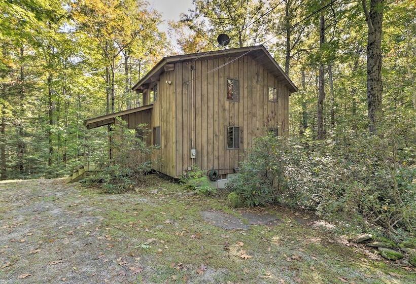 Cabin W/ 3 Acres, Tennis Courts: By 4 Ski Mtns