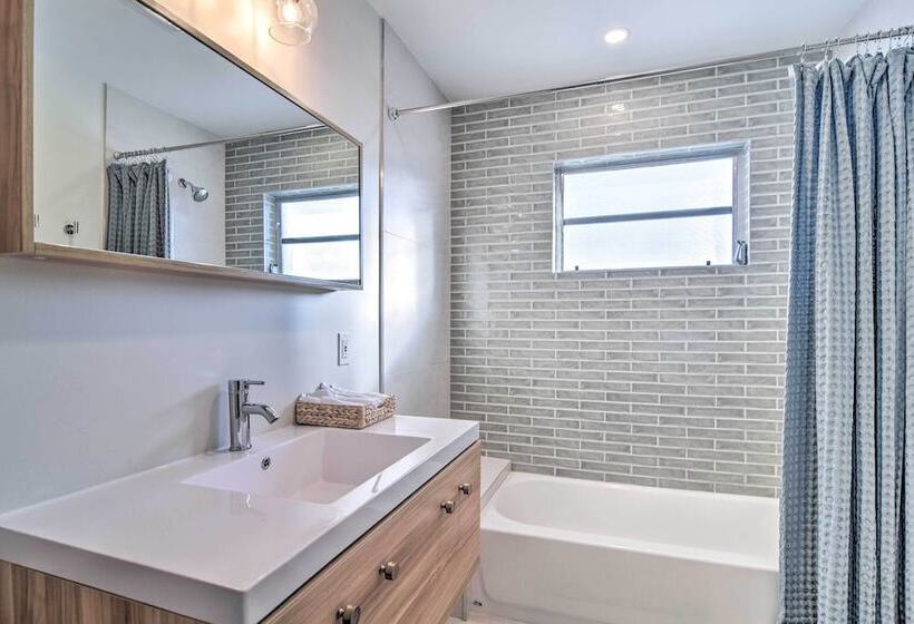 Canal Front Bradenton  Caribbean Retreat  W/ Pool