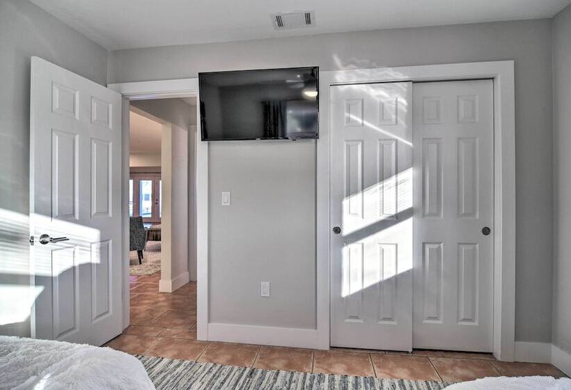 Canal Front Bradenton  Caribbean Retreat  W/ Pool