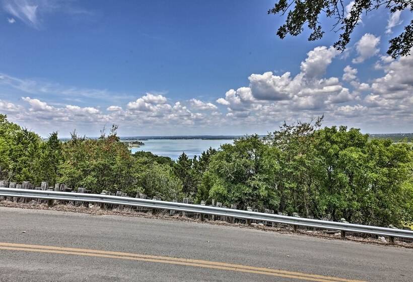 Canyon Lake Home W/ Yard   1/2 Mi To Boat Launch!