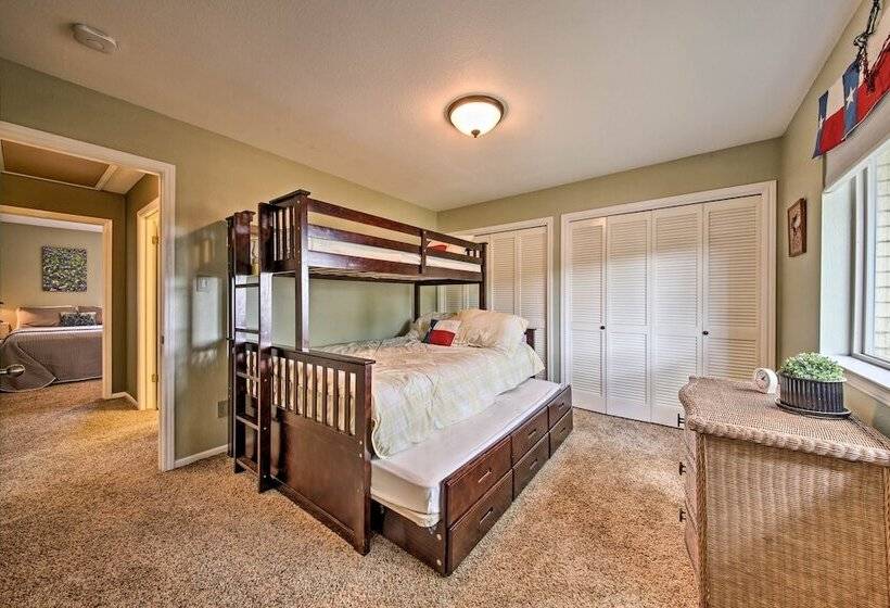 Canyon Lake Home W/ Yard   1/2 Mi To Boat Launch!