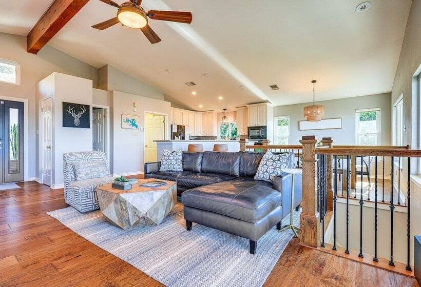 Canyon Lake Retreat W/ Hot Tub, Decks & Lake Views