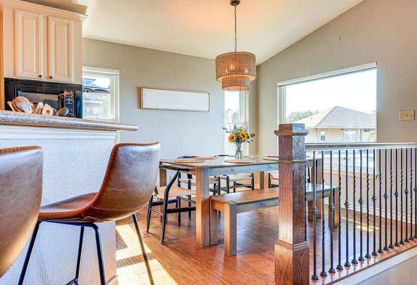 Canyon Lake Retreat W/ Hot Tub, Decks & Lake Views