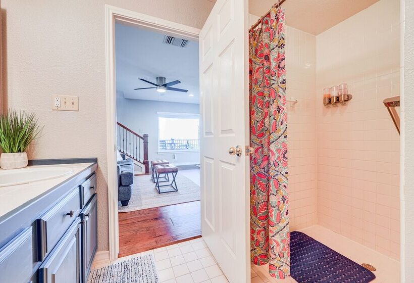 Canyon Lake Retreat W/ Hot Tub, Decks & Lake Views