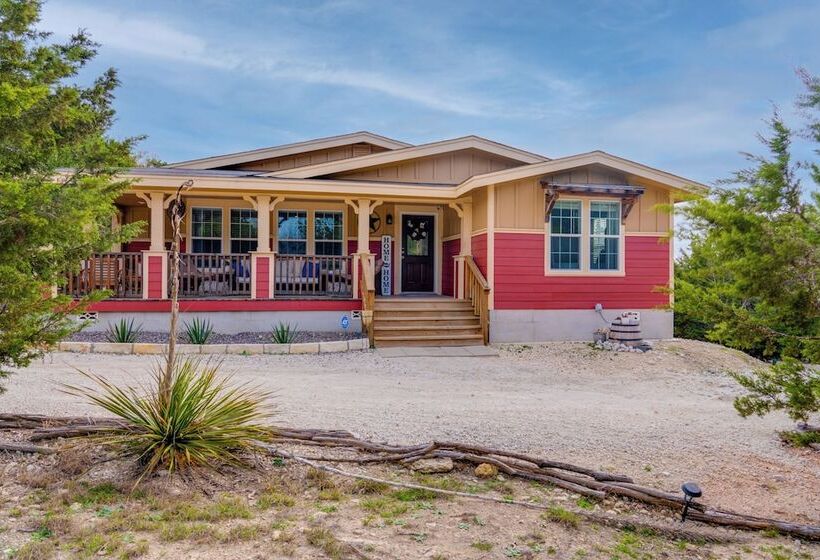 Canyon Lake Retreat W/ Hot Tub, Fire Pit & Grill!