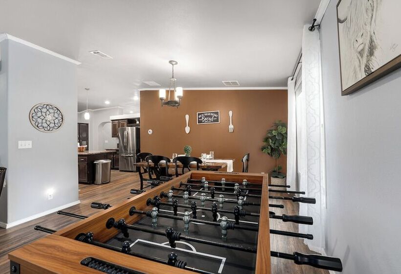 Canyon Lake Retreat W/ Hot Tub, Fire Pit & Grill!