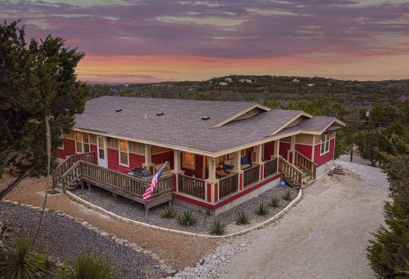 Canyon Lake Retreat W/ Hot Tub, Fire Pit & Grill!