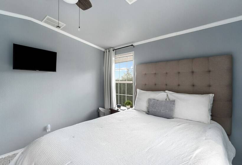 Canyon Lake Retreat W/ Hot Tub, Fire Pit & Grill!