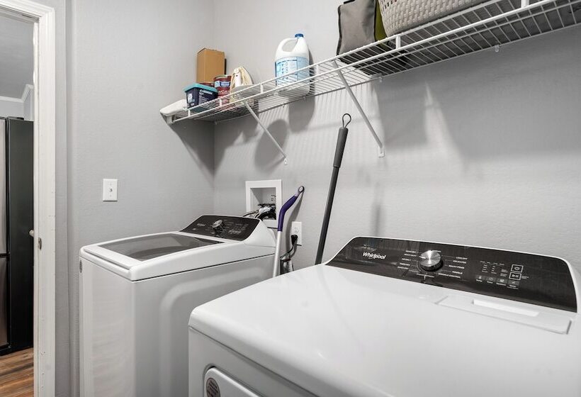 Canyon Lake Retreat W/ Hot Tub, Fire Pit & Grill!