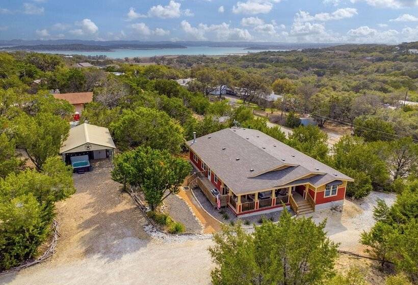Canyon Lake Retreat W/ Hot Tub, Fire Pit & Grill!