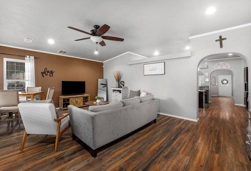 Canyon Lake Retreat W/ Hot Tub, Fire Pit & Grill!